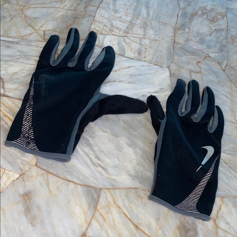 Nike‎ Black and Gray Sports Gloves